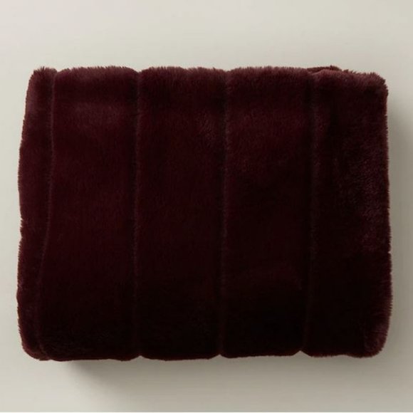 BNIB / Indigo / channelled faux fur throw / BURGUNDY ♥️ - Picture 3 of 5